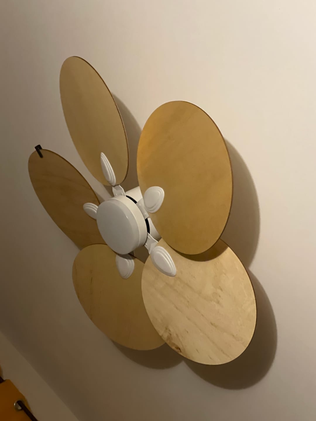 Customer photo review of Dahlia teinté Chêne | Ventilateur de plafond
