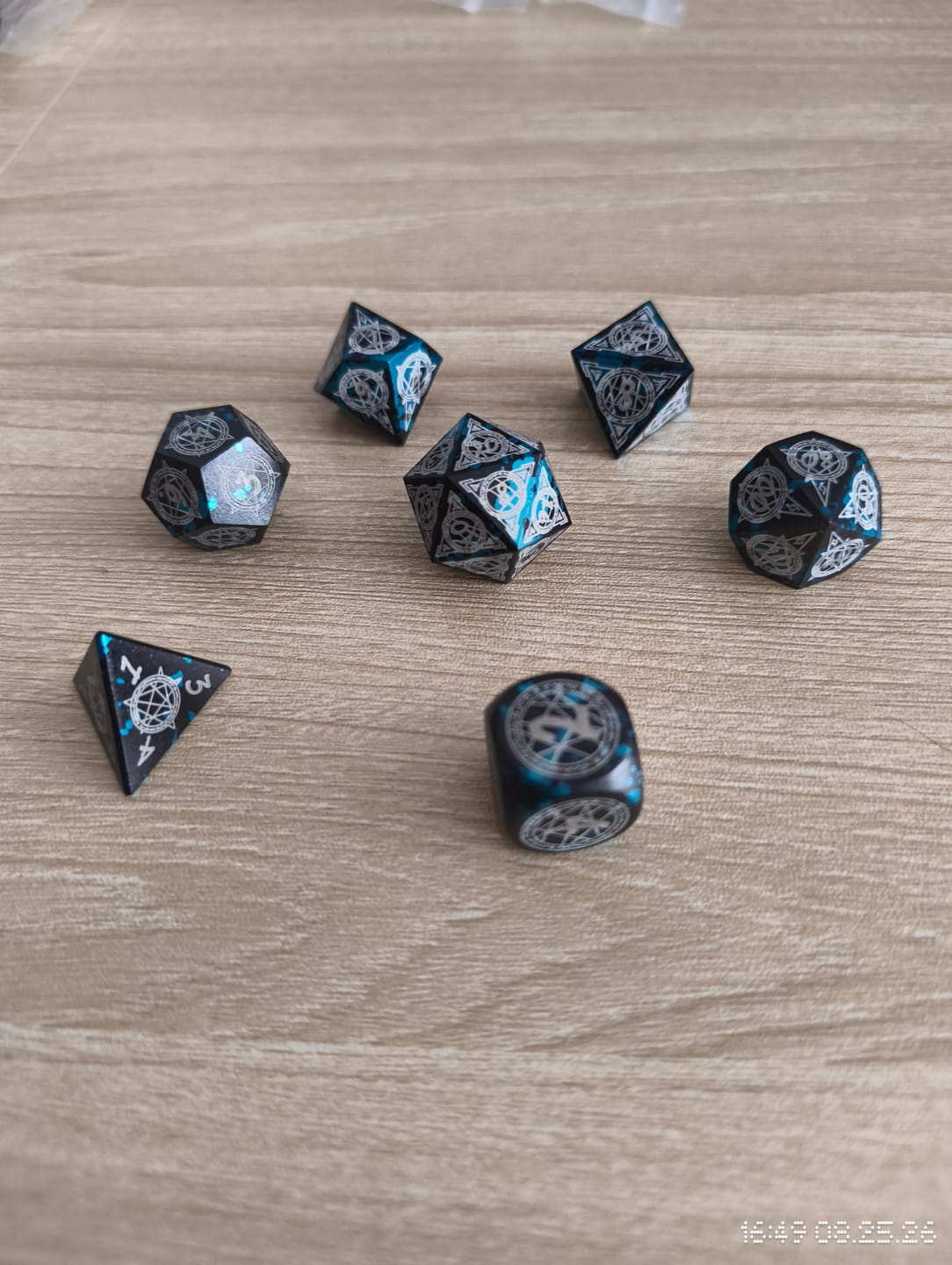 Customer photo review of Eldritch Cypher - Aluminium Würfelset