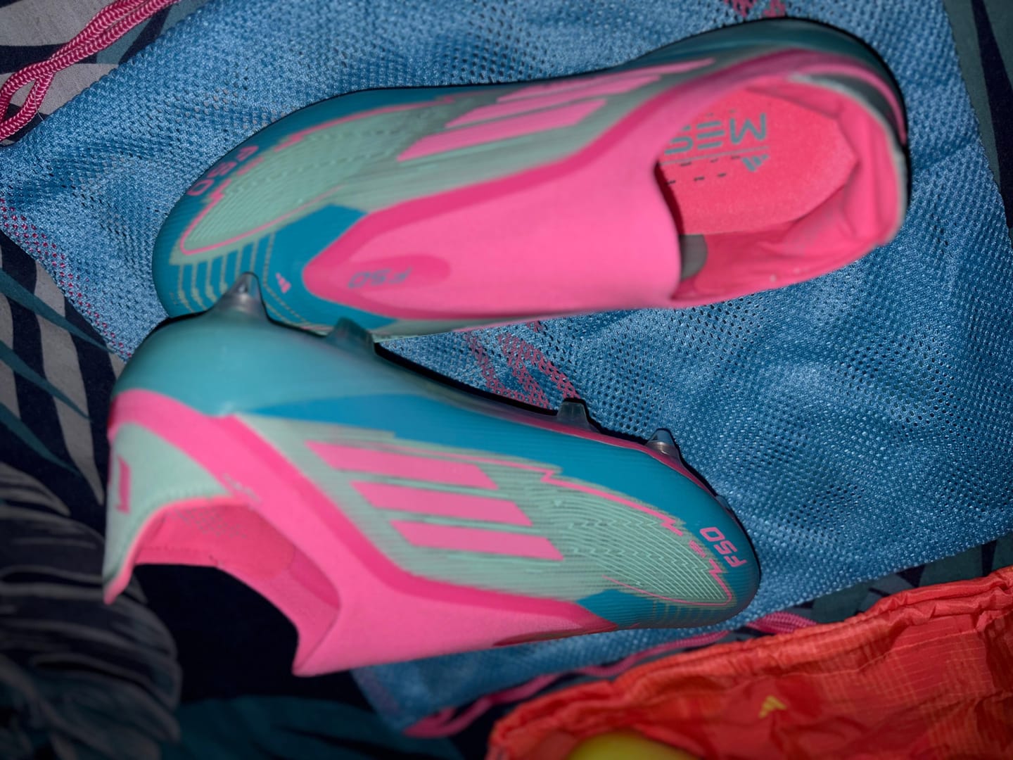 Customer photo review of F50 Elite Laceless SG - Bleu Turquoise/Bleu/Rose