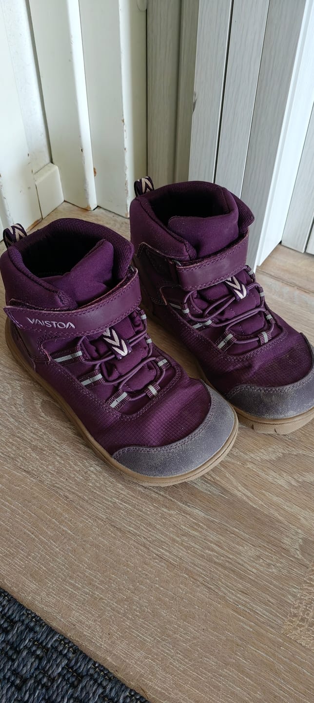 Customer photo review of Vaistoa Kaste Kids | Waterproof Barefoot Sneakers