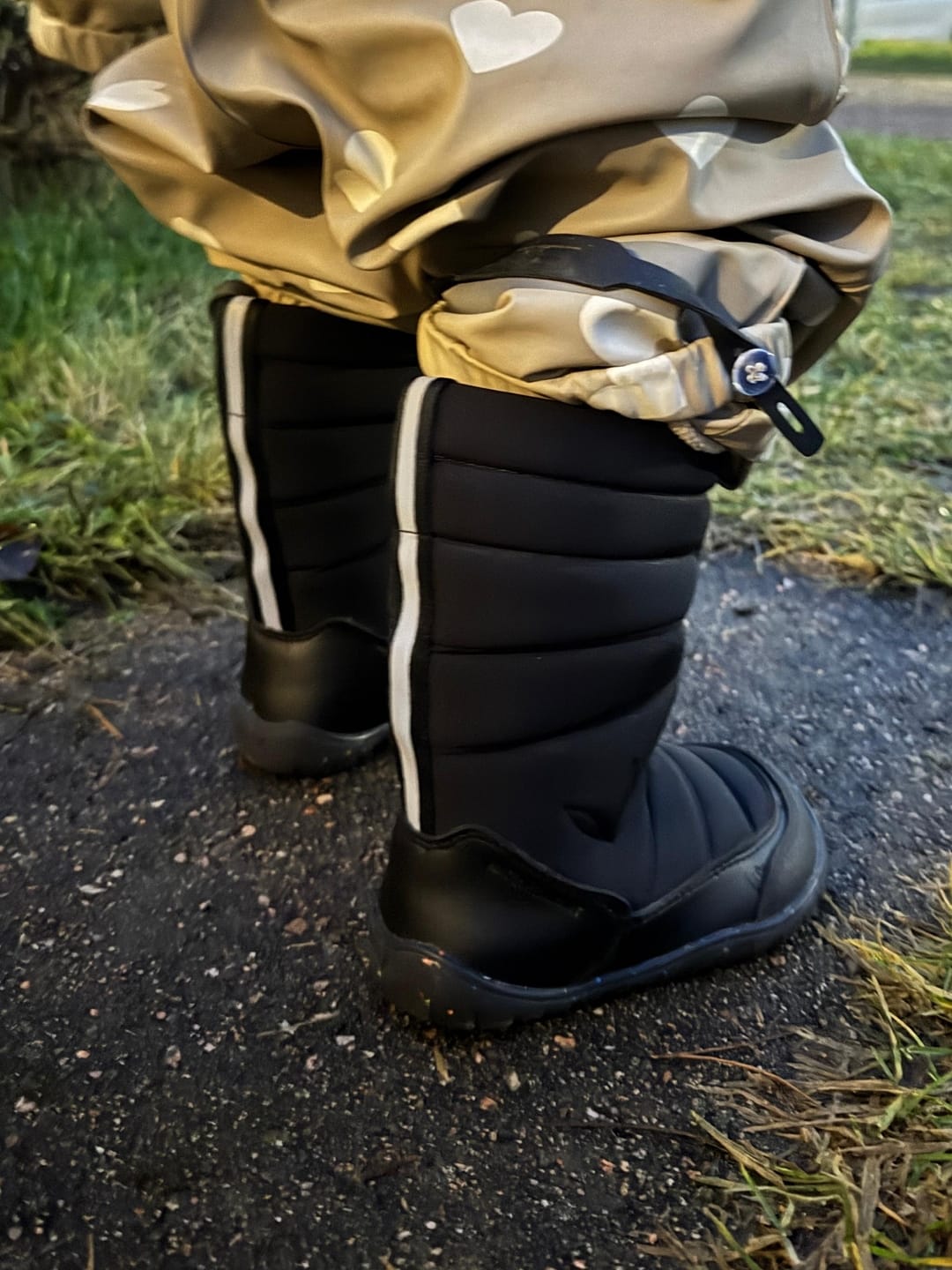 Customer photo review of Vaistoa Kinos Kids | Barefoot Winter Snow Boots