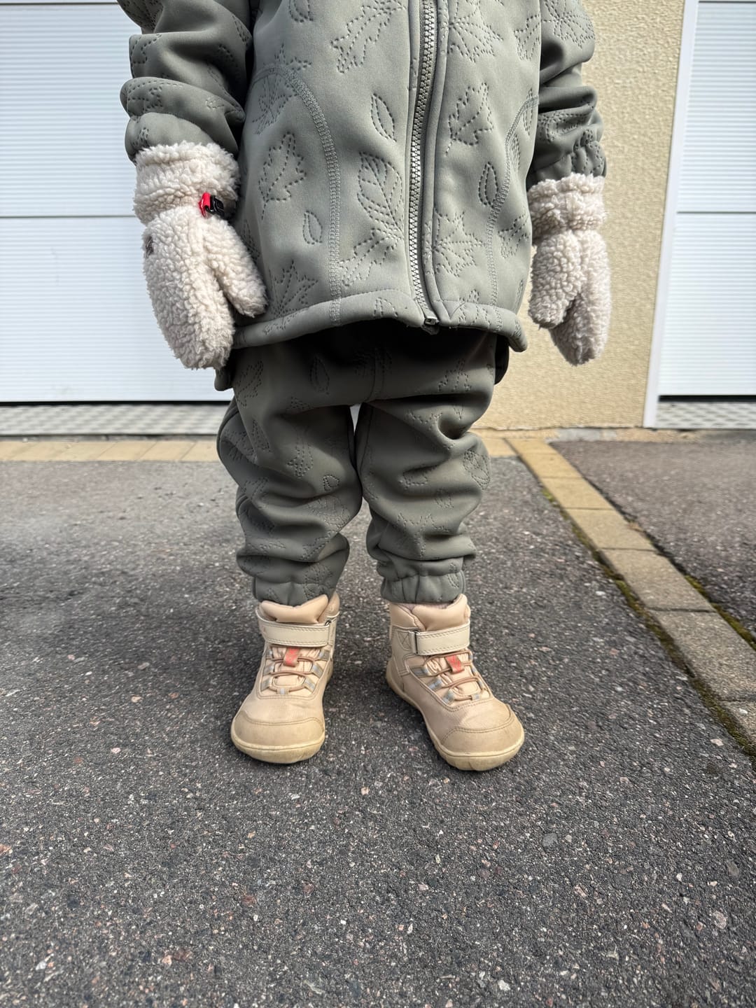 Customer photo review of Vaistoa Kaste Kids | Waterproof Barefoot Sneakers
