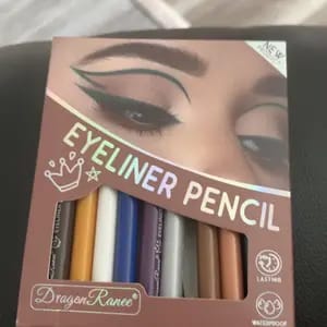 Customer photo review of Colori Resistenti Matite Eyeliner Set 12 Colori Impermeabili
