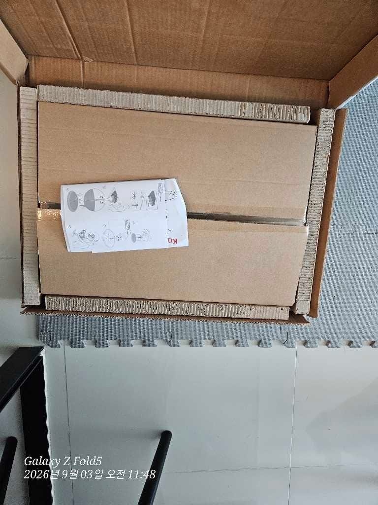 Customer photo review of 사리넨 - 타원형 사이드 테이블 57x38