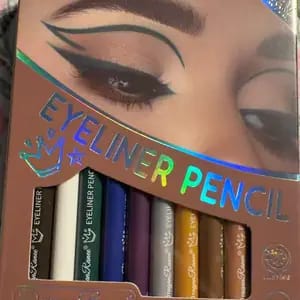 Customer photo review of Colori Resistenti Matite Eyeliner Set 12 Colori Impermeabili