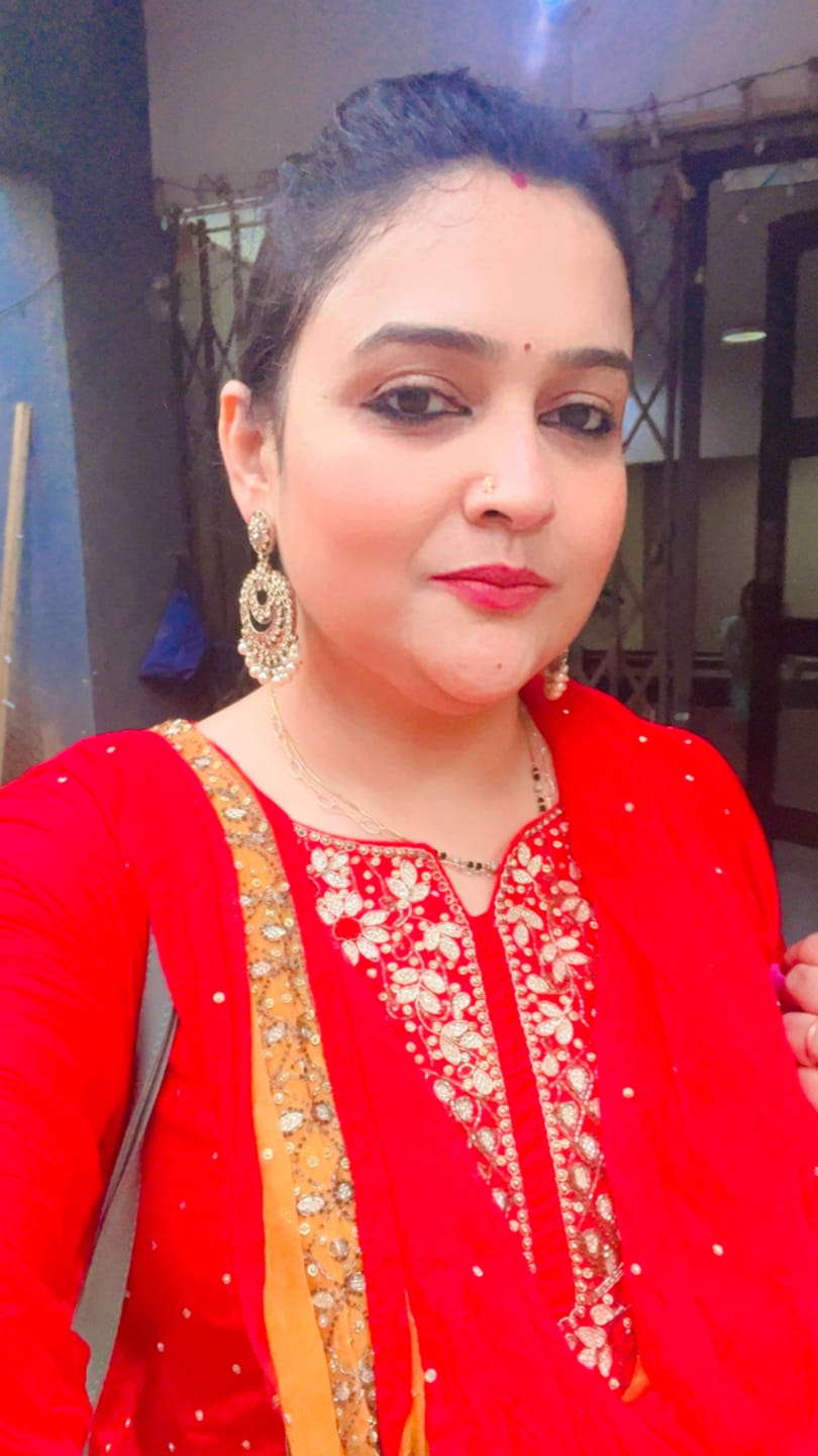 Customer photo review of Lotus Crown Wired Nose Pin
