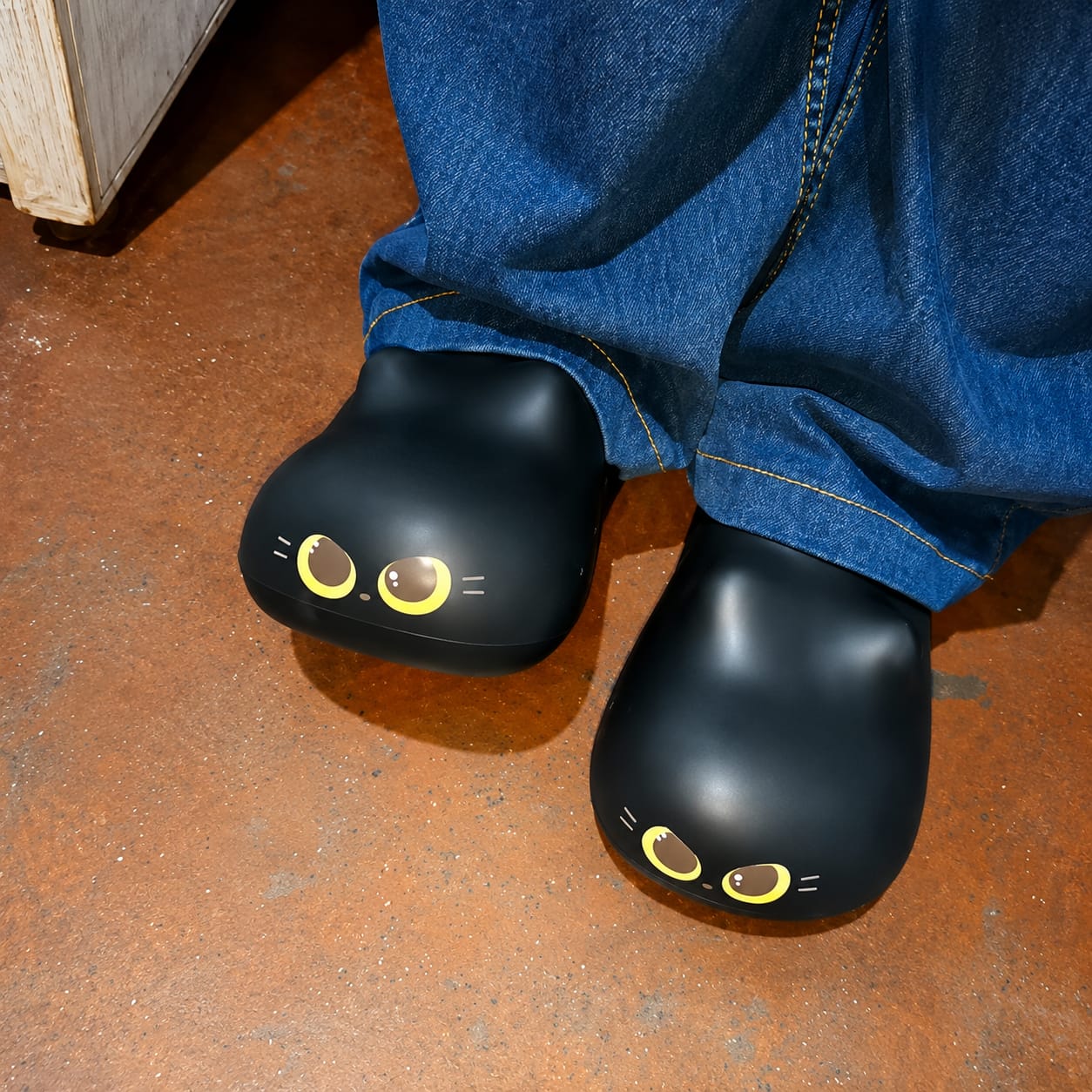 Customer photo review of Pantuflas con Huellita de Gatito