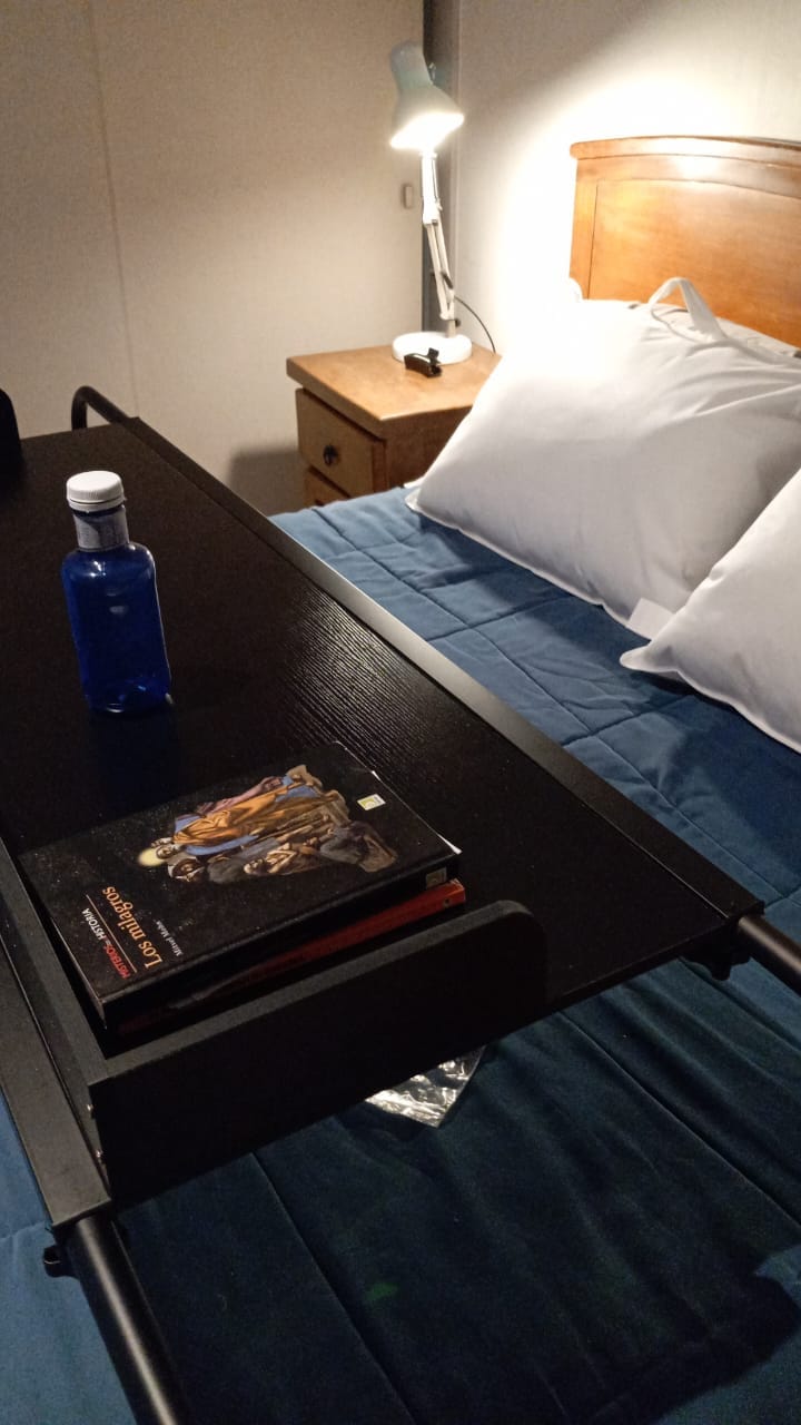 Customer photo review of Mesa Portátil Ajustable Ideal para Trabajar y Estudiar