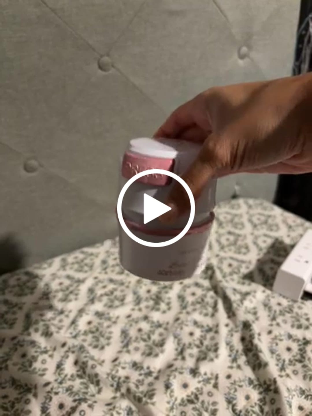 Customer video review of Eyelash Glue Storage Tank