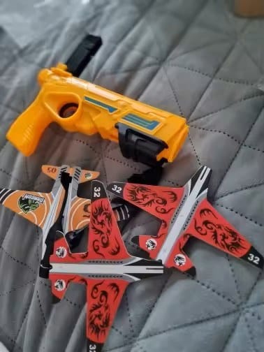 Customer photo review of AeroBlaster Schaumstoff Flugzeugwerfer | Segelgleiter Pistole 4er Set