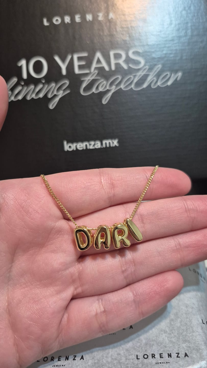 Customer photo review of Personaliza Tu Collar Con Inicial Mini Bubble Dorado