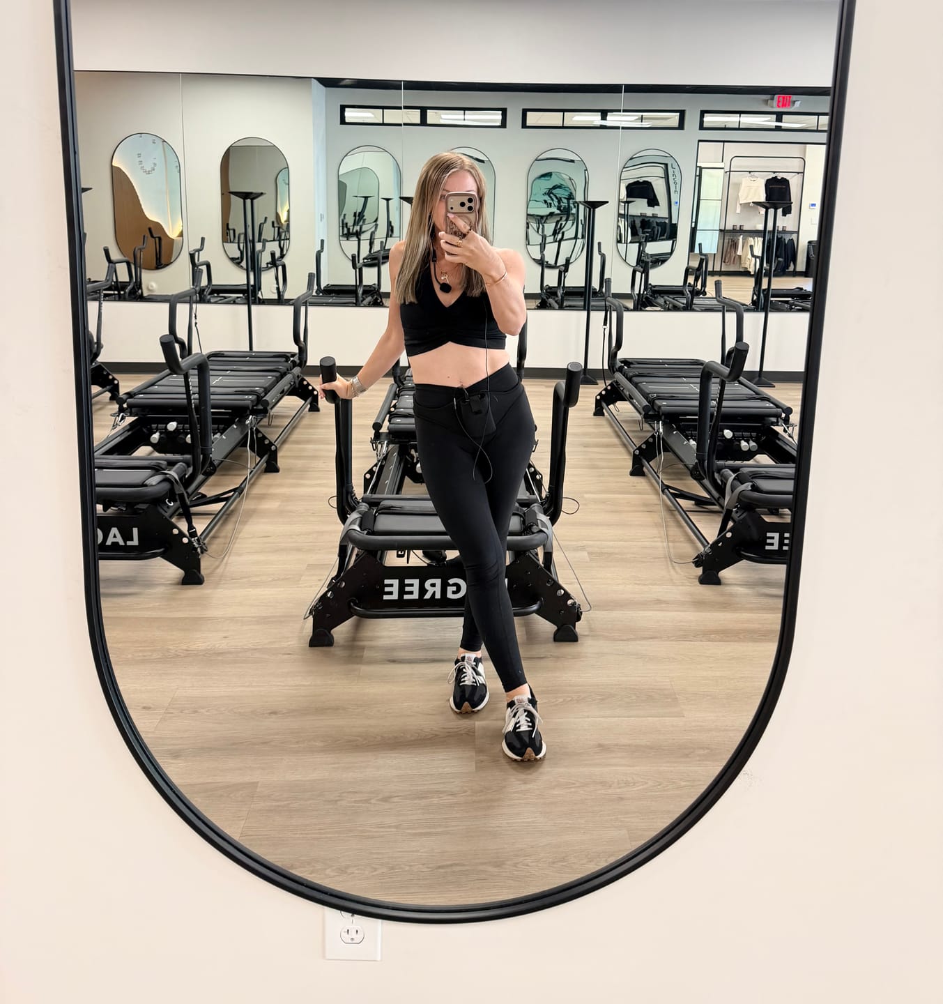 Customer photo review of The V Legging Black Cherry