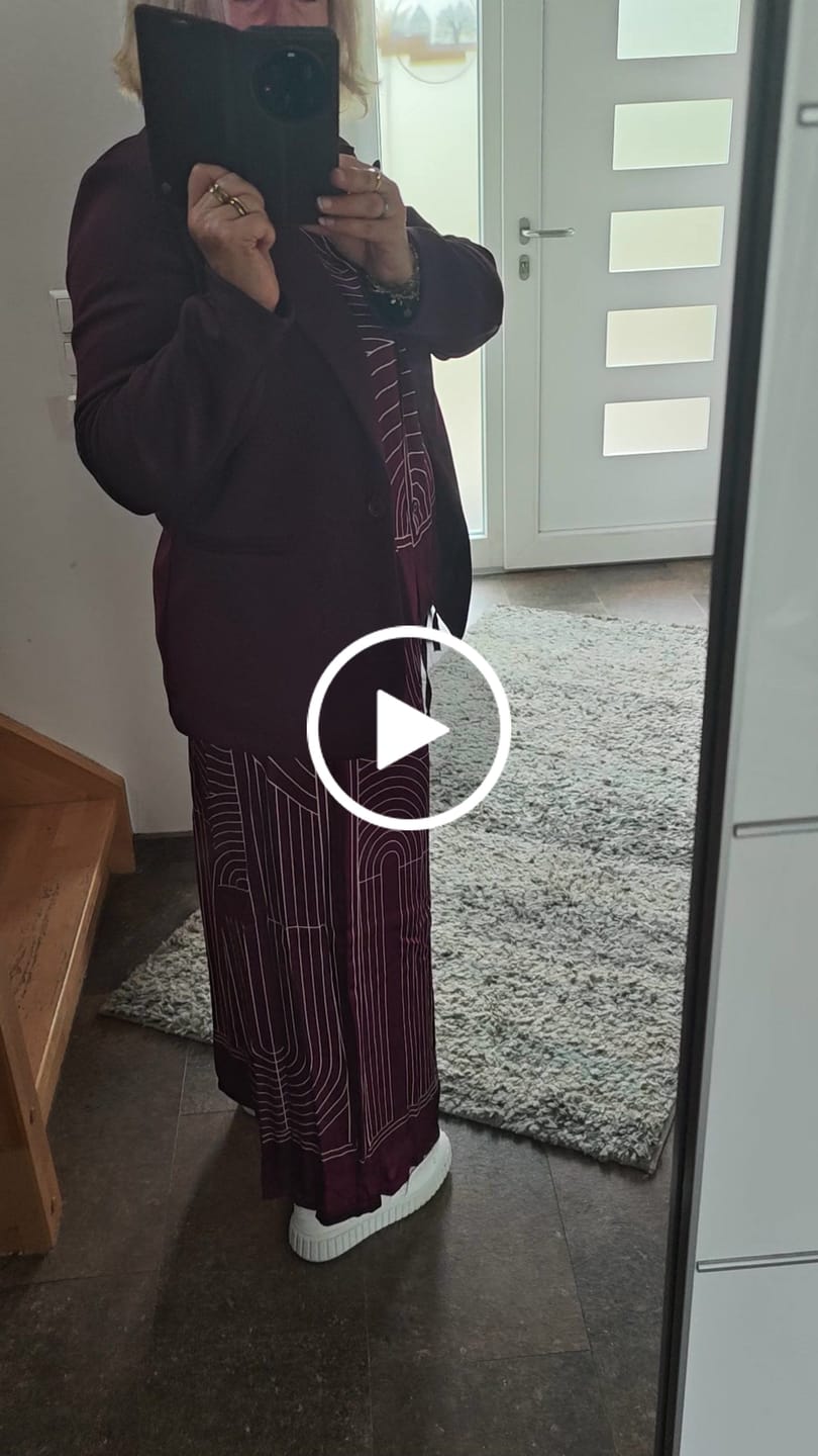 Customer video review of Luftige Sommerhose LUXURY CLEAN GIRL mit Seidenoptik burgundy