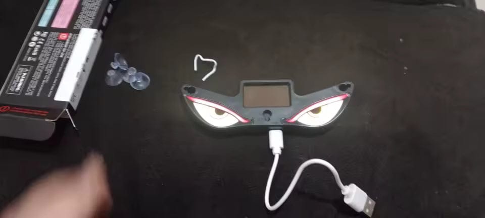 Customer photo review of Autron™ Güneş Enerjili Şeytan Gözü LED Araba Cam Lambası