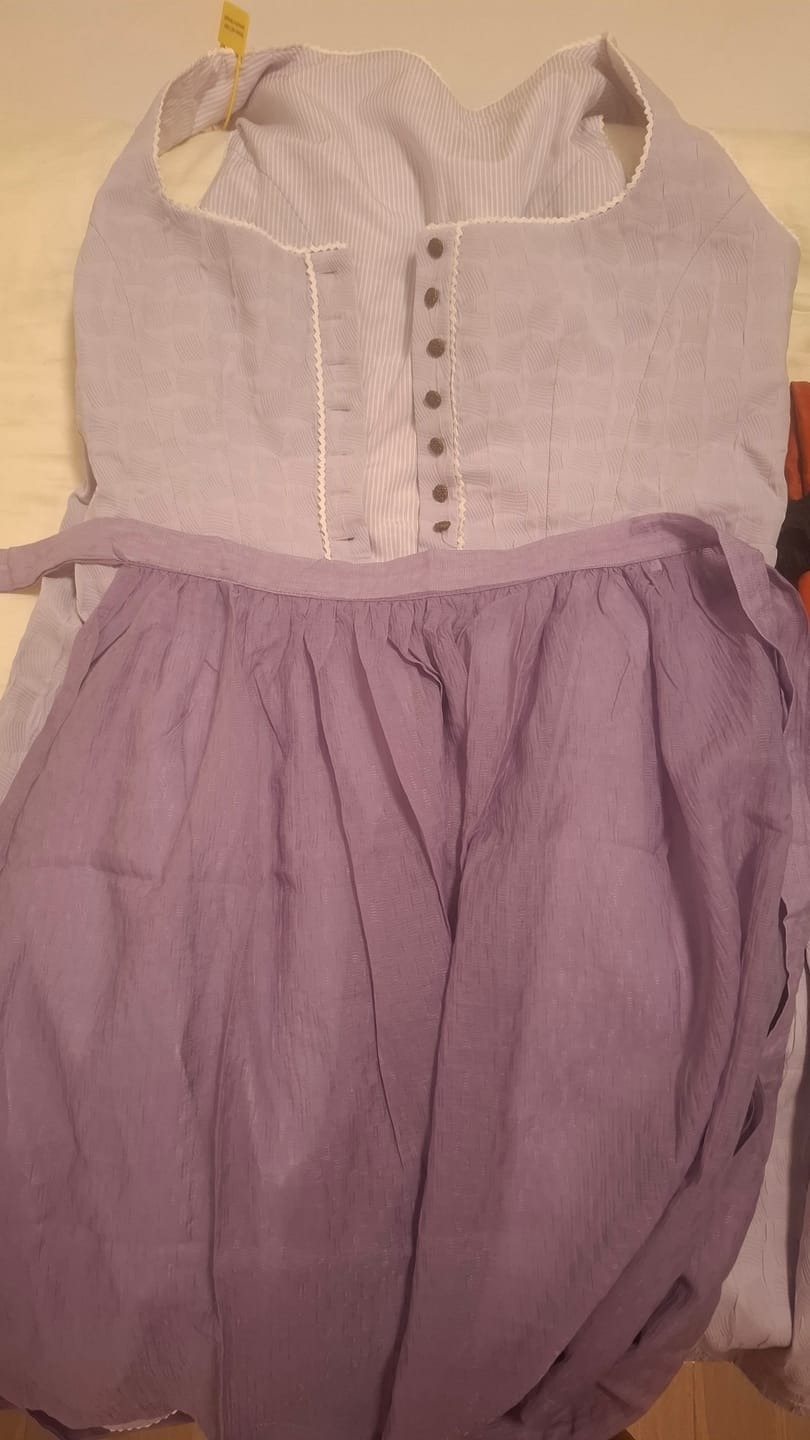 Customer photo review of Lila Herz-Ausschnitt Knöpfen Dirndl