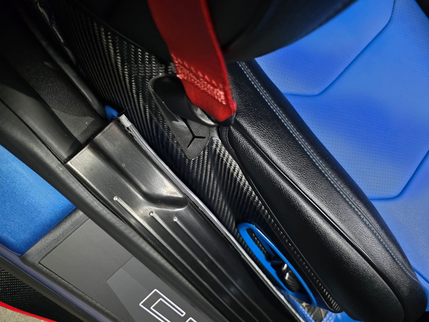 Customer photo review of 2016–2024 Chevrolet Camaro Real Carbon Fiber Bottom Seat Trim Cover