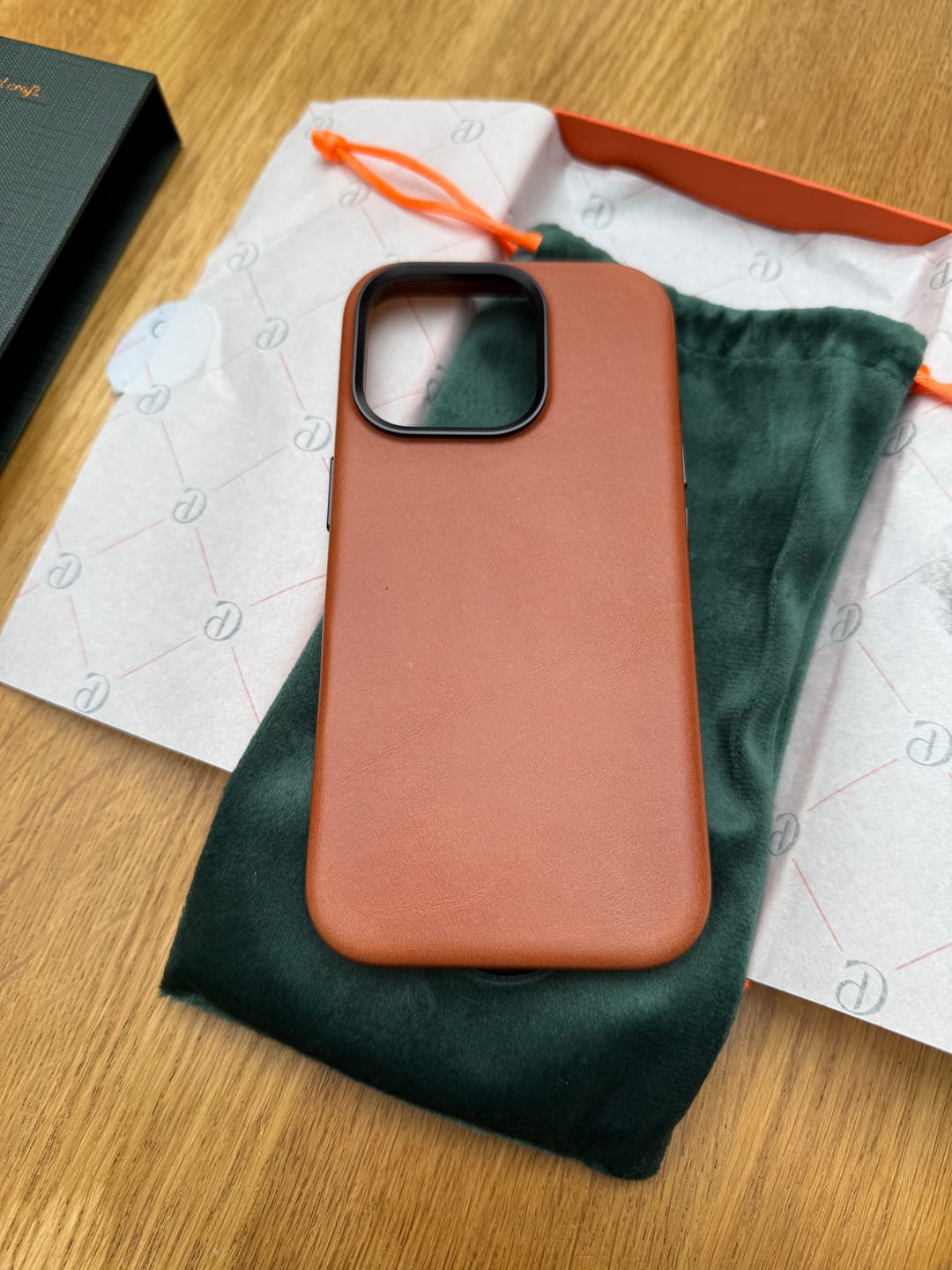 Customer photo review of iPhone 16 Pro Leather Case - MagSafe - Amber Brown