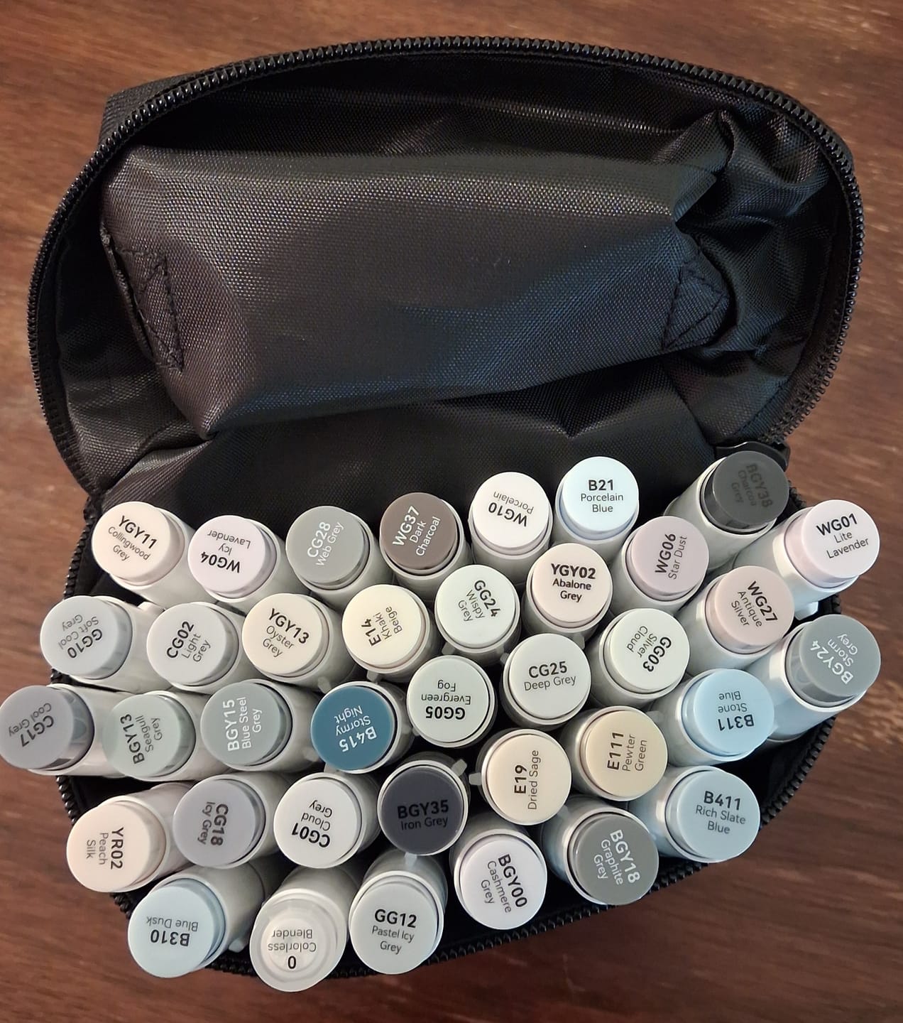 Customer photo review of Ohuhu Honolulu 36 Gray Tone Colors Dual Tips Alcohol Art Markers (New Color Codes)