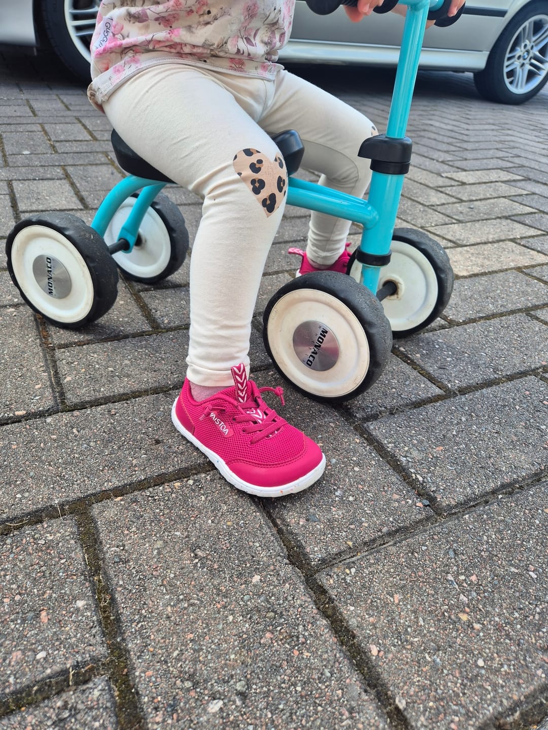 Customer photo review of Vaistoa Kiva Kids | Mesh Barefoot Sneakers