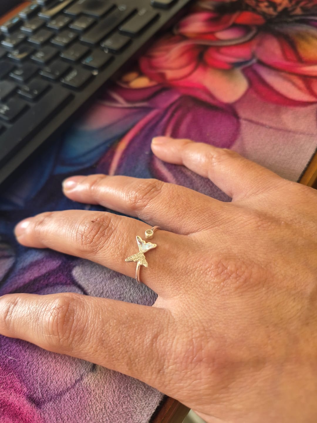 Reseña de Angelica U. sobre Anillo Ajustable Mariposa Circones Ópalo