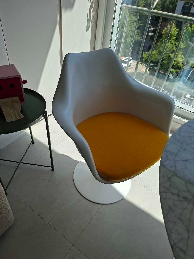 Customer photo review of Saarinen Tulip Armchair with fabric seat 튤립 - 암체어 위드 패브릭 시트 쿠션