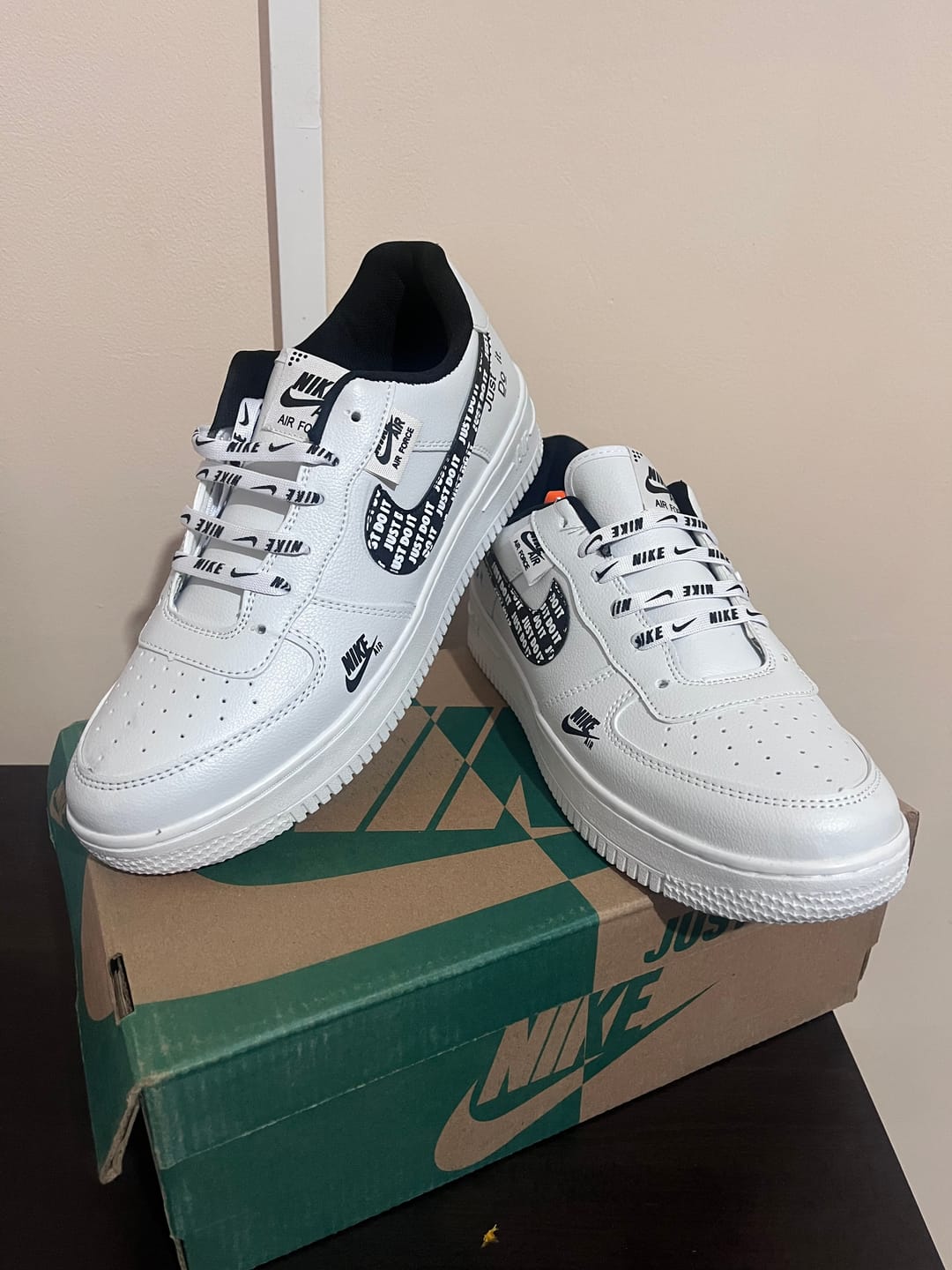 Customer photo review of Paq 6 Pares Tenis 270 Blanco Negro Negro 25/28.5