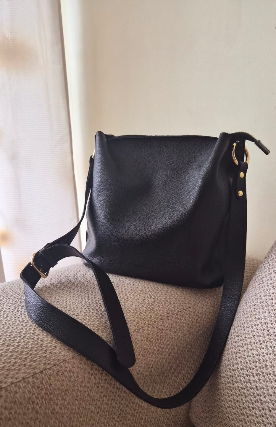 Customer photo review of Bandolera de cuero modelo AMELIA Negro
