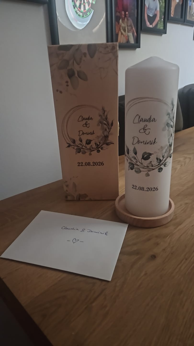 Customer photo review of Große Kerze "Floral Kreis" Traukerze Brautkerze mit Namen & Datum zur Hochzeit