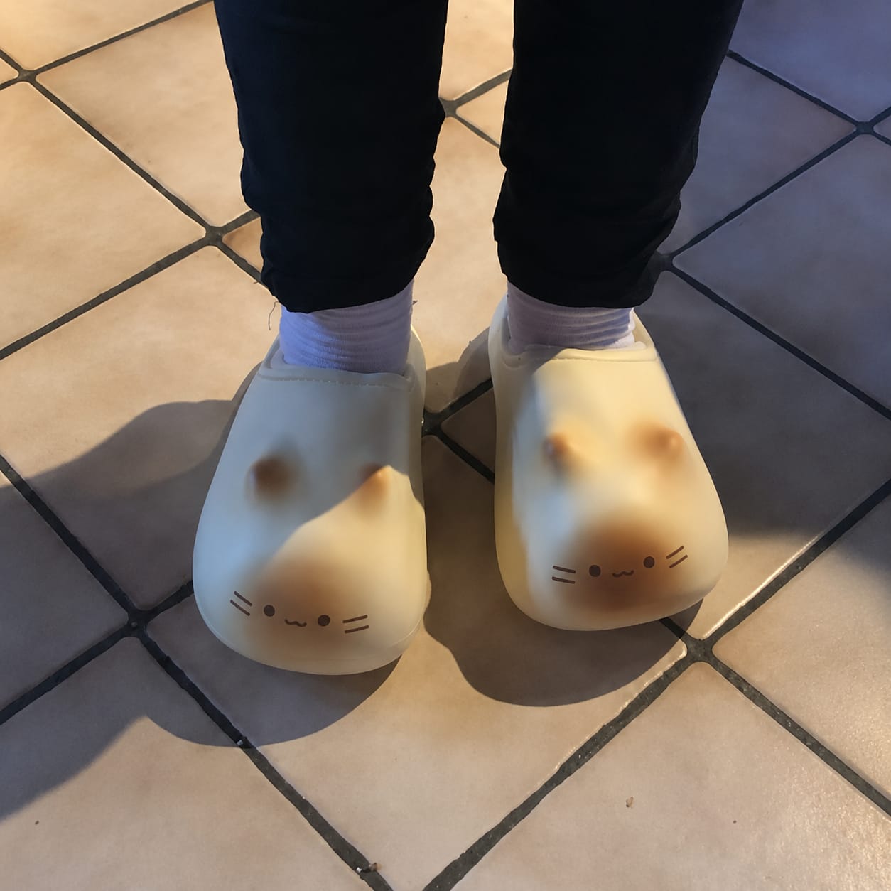 Customer photo review of Pantuflas con Huellita de Gatito