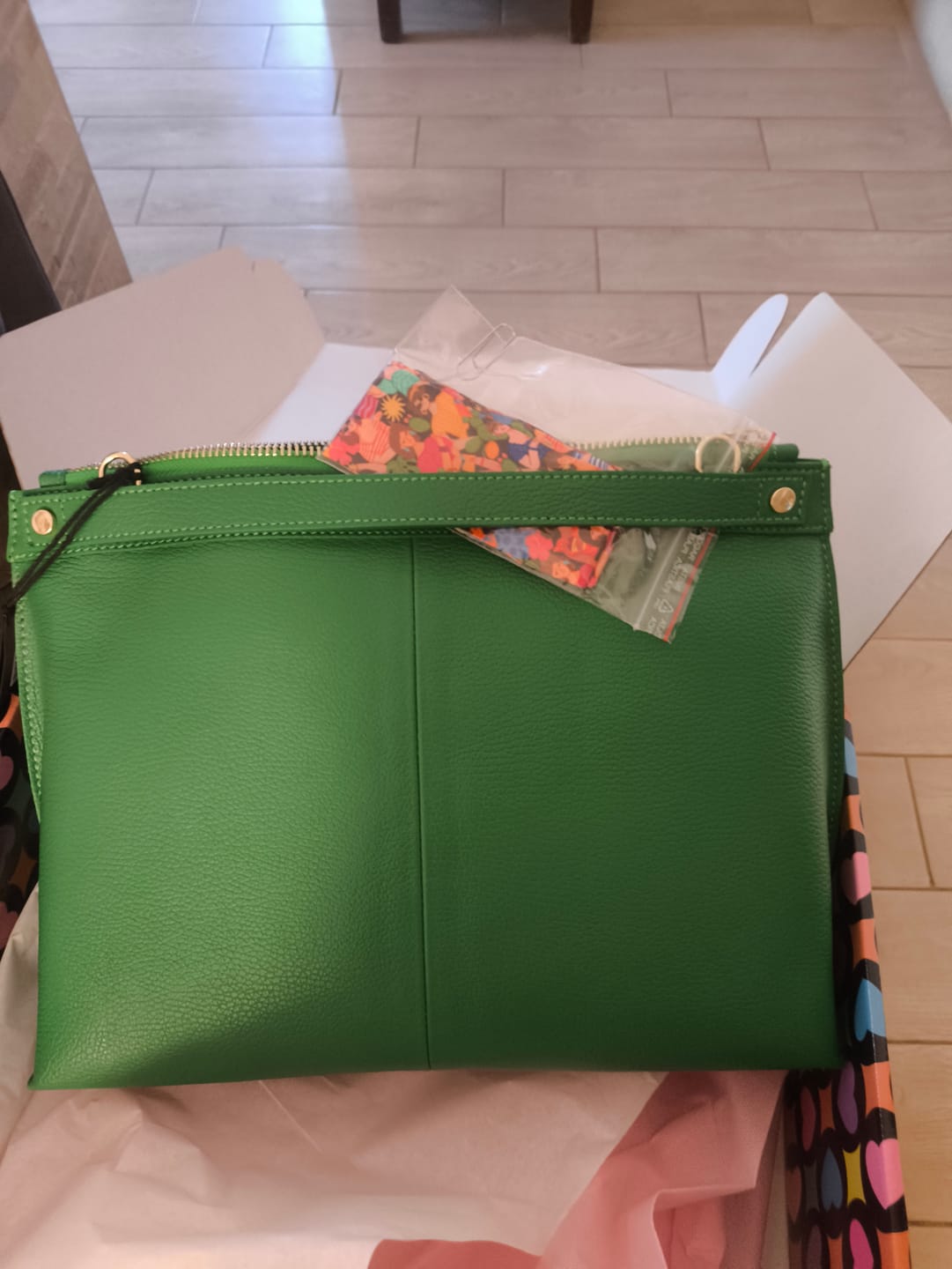 Customer photo review of BORSA SOFY PELLE VERDE BANDIERA