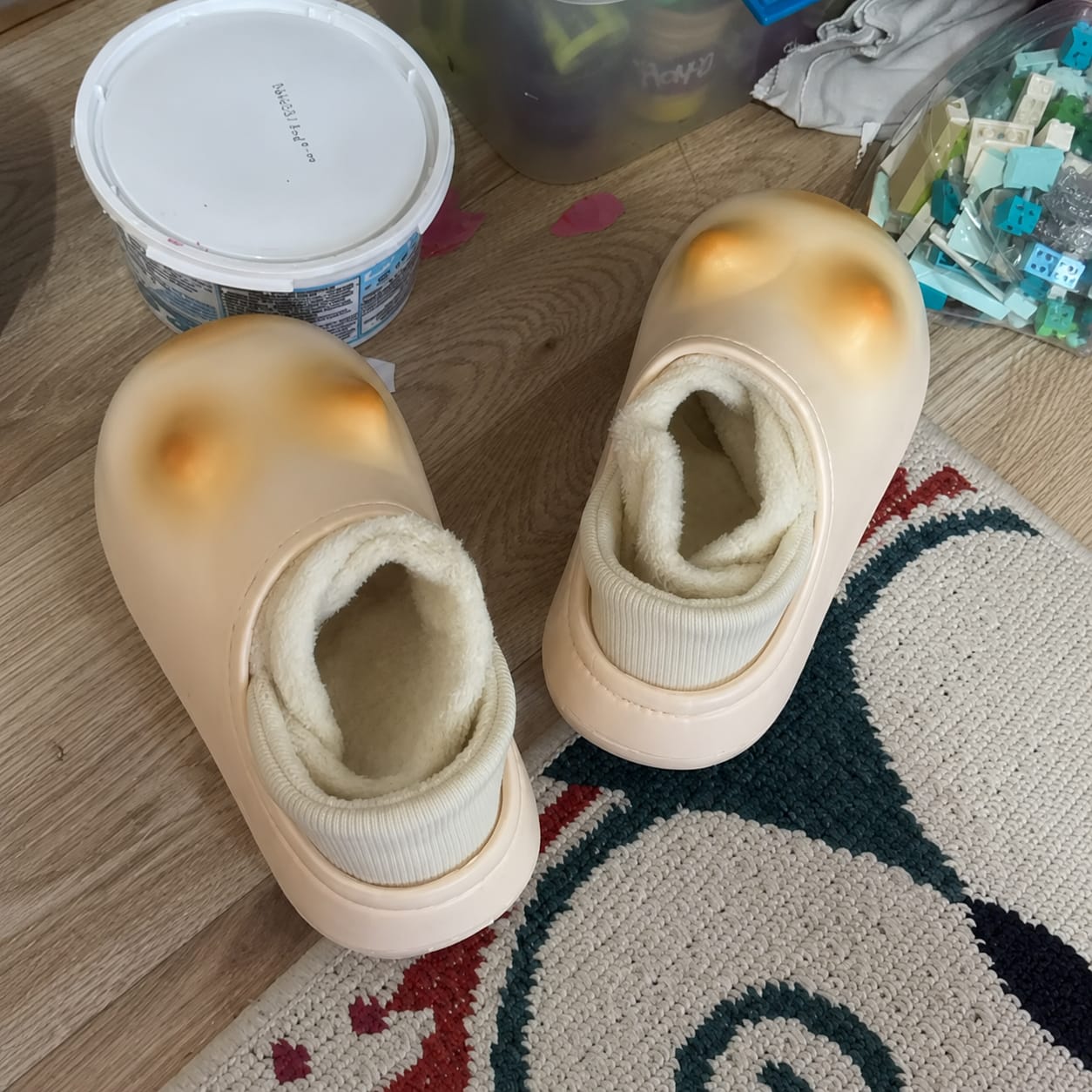 Customer photo review of Pantuflas con Huellita de Gatito