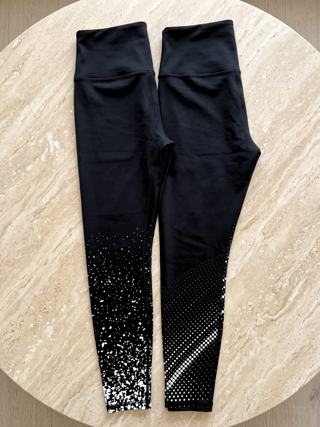Customer photo review of Royal Black | Leggin Anti-Celulitis, Anti-Fluidos Con Cintura Alta & Horma Ideal
