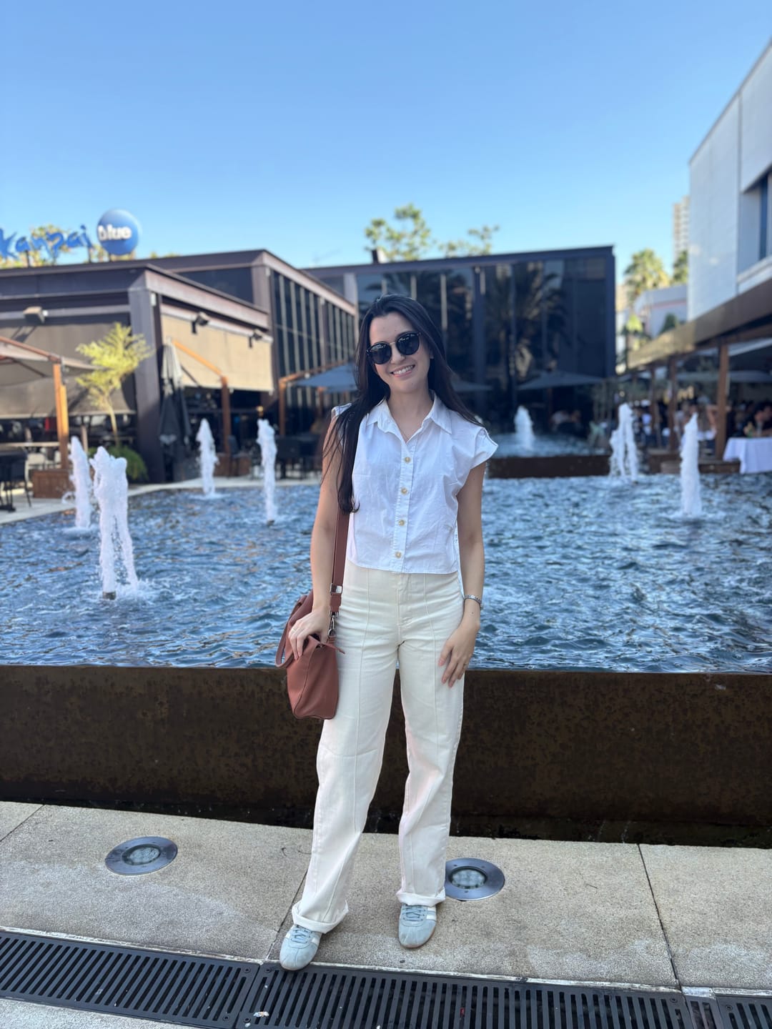 Customer photo review of Calça Jeans Reta Mandacaru Bege Natural