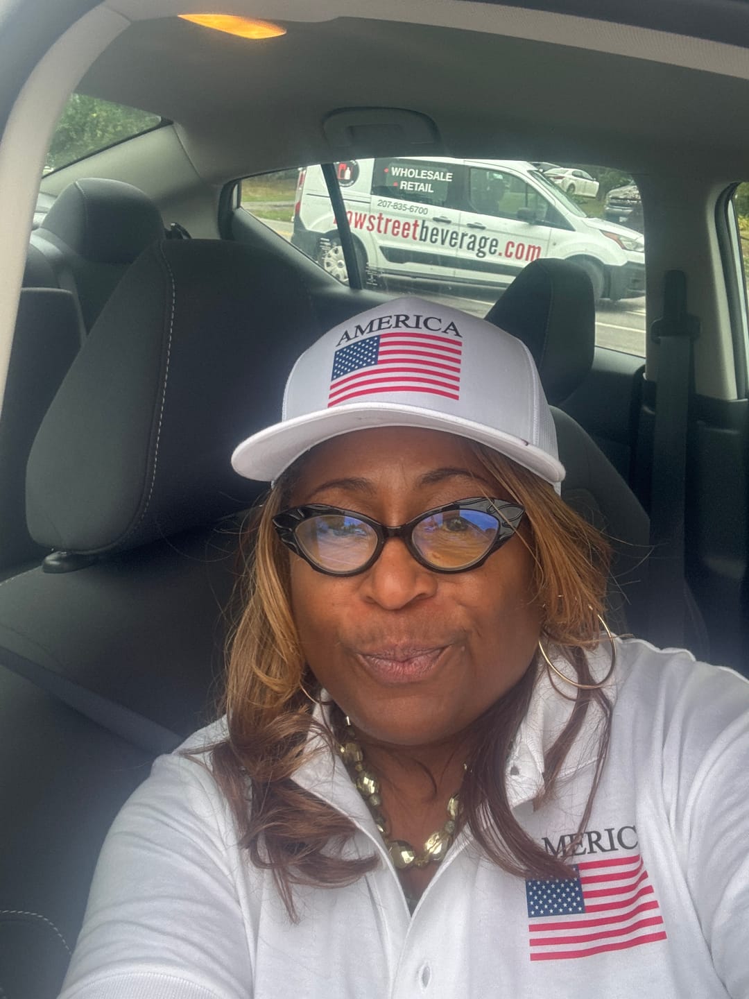 Customer photo review of Outre Neesha Soft & Natural Lace Front Wig - NEESHA 201