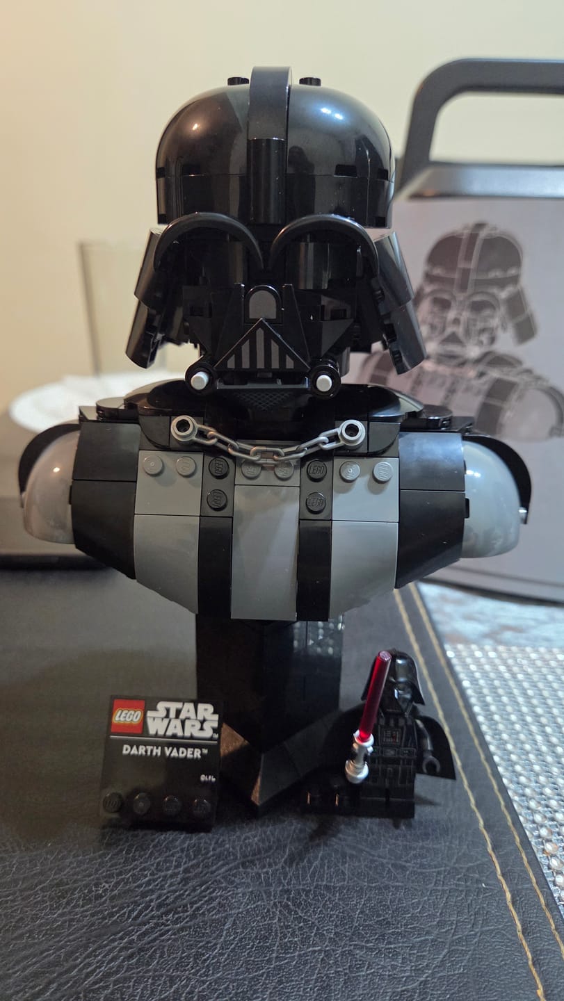 Customer photo review of Busto de Darth Vader™