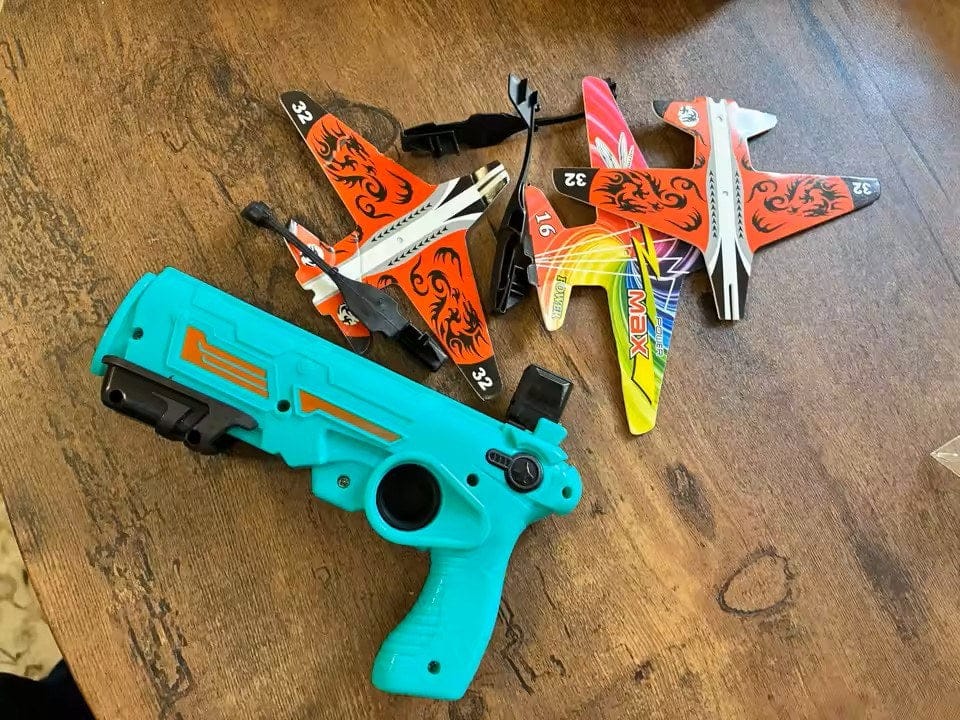 Customer photo review of AeroBlaster Schaumstoff Flugzeugwerfer | Segelgleiter Pistole 4er Set