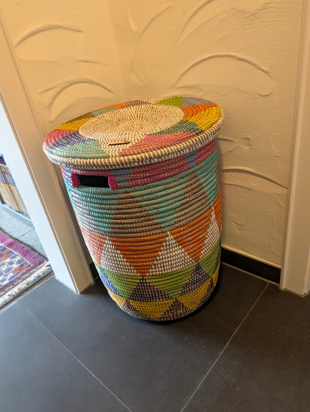 Customer photo review of Wäschekorb mit flachem Deckel - large – Bowal