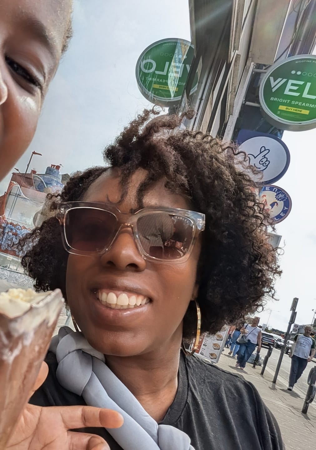Customer photo review of Wavymy Afro Curly V Part Wig No Glue No Gel Virgin Human Hair Thin Part Wig 180% Density 12 Inches