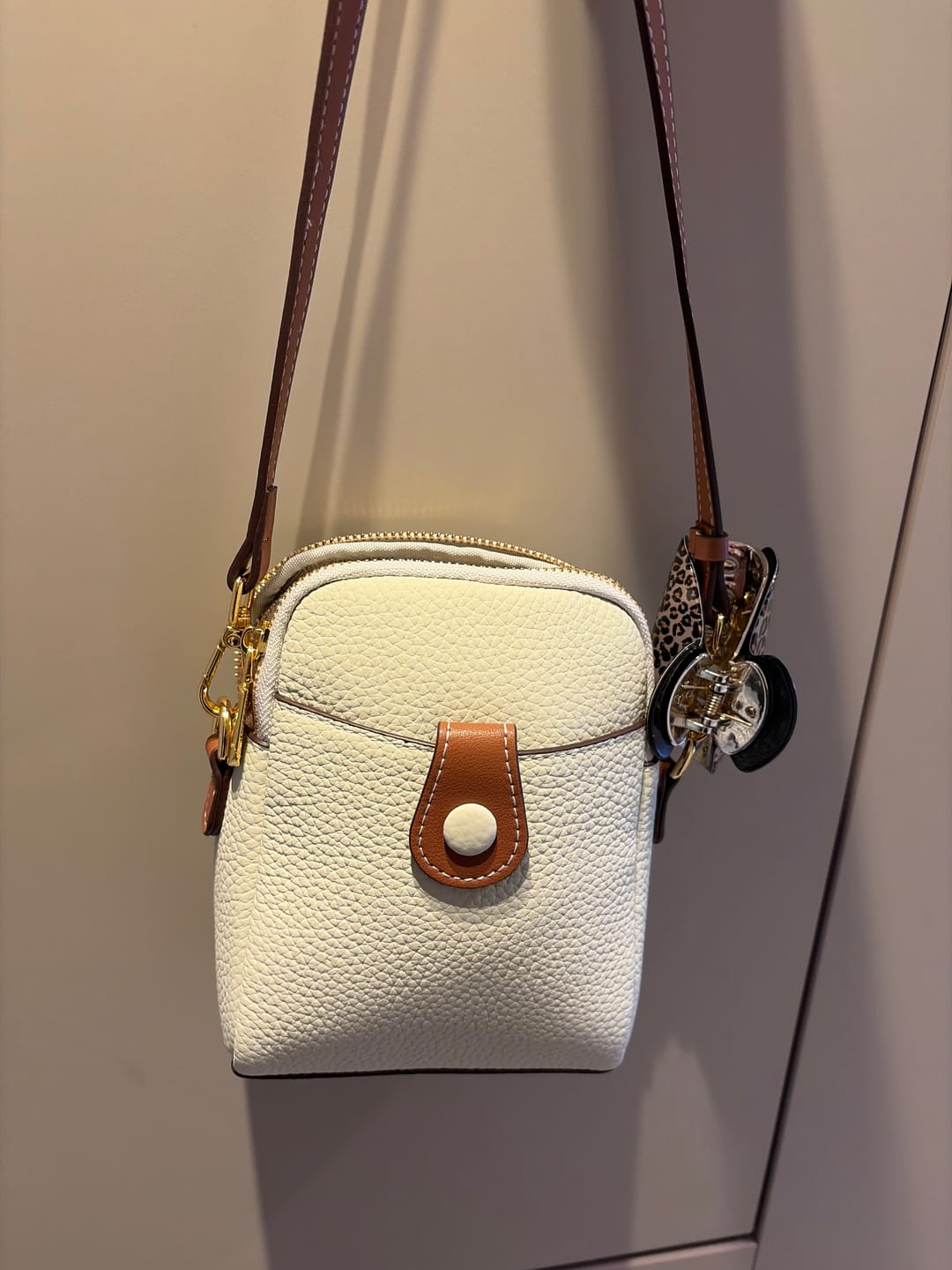 Customer photo review of BaGo | תיק עור קטן ואיכותי לכל מה שחשוב