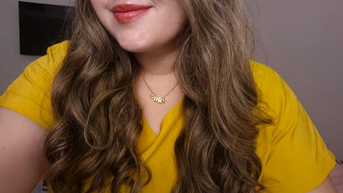 Customer photo review of Personaliza Tu Collar Con Inicial Mini Bubble Dorado