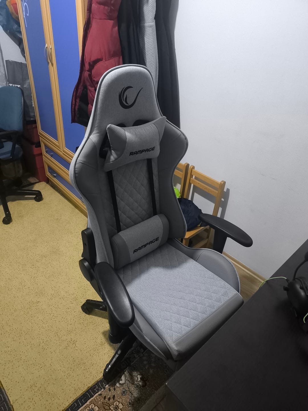 Customer photo review of KL-R27 Elemental Ayak Dayama Yerli Terletmez Kumaş Gri / Karbon Gaming Oyuncu Koltuğu