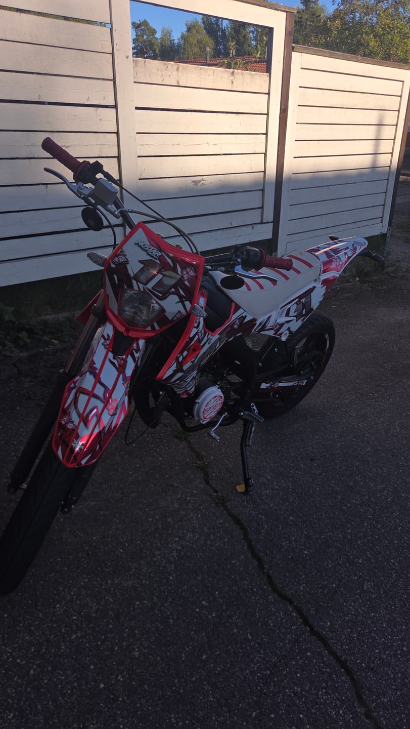 Customer photo review of Icy Thunder Graphics