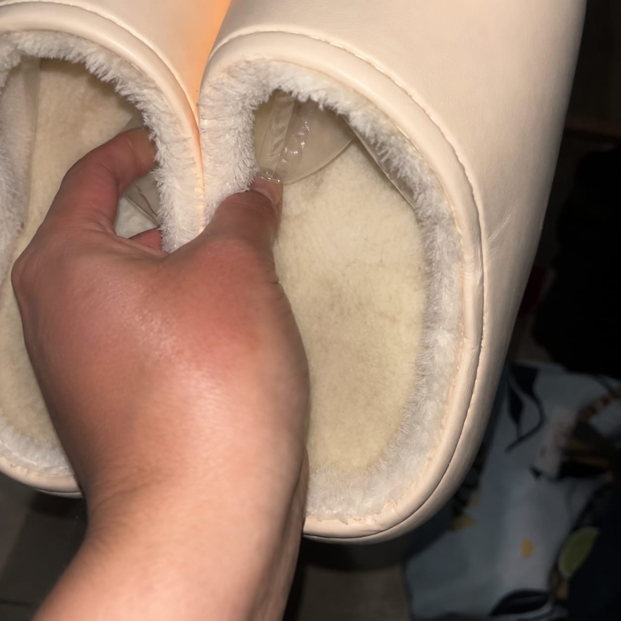 Customer photo review of Pantuflas con Huellita de Gatito
