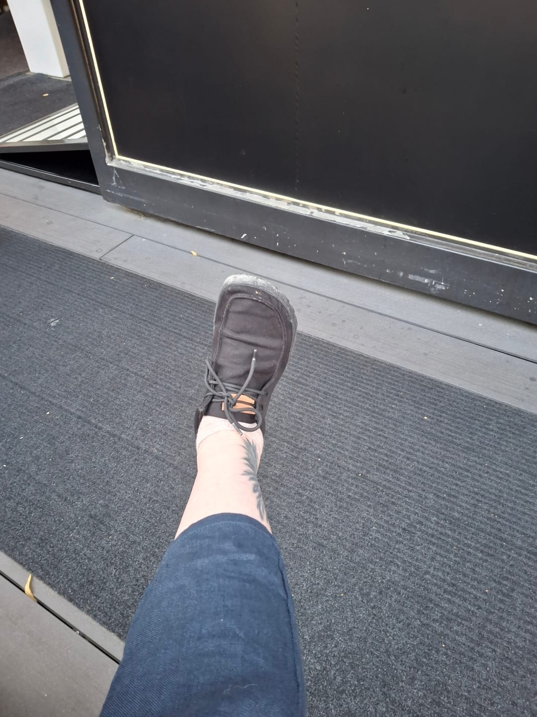 Customer photo review of Vaistoa Tyyni | Barefoot Loafers