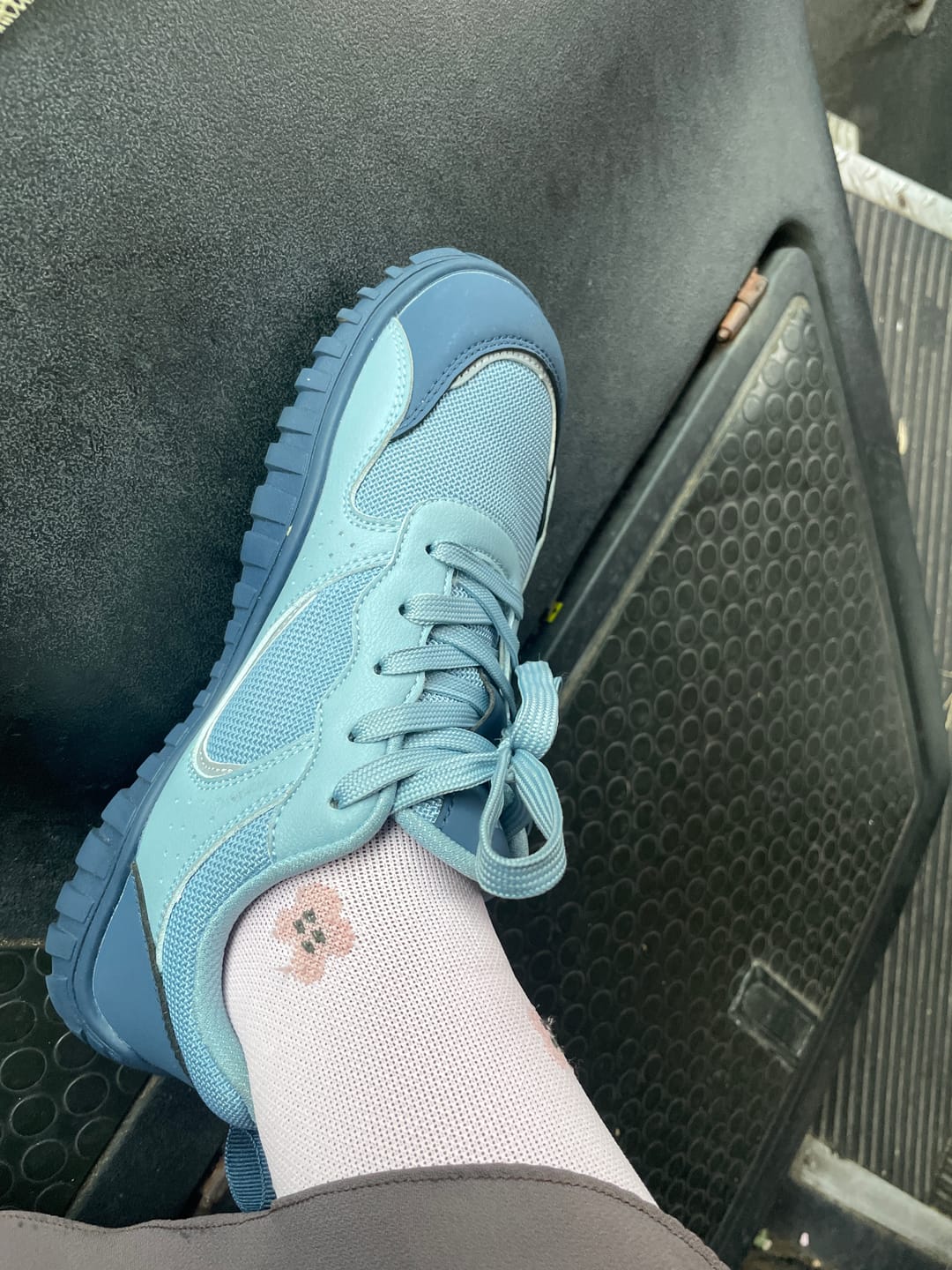 Customer photo review of Crest - Wide Toe Sneakers