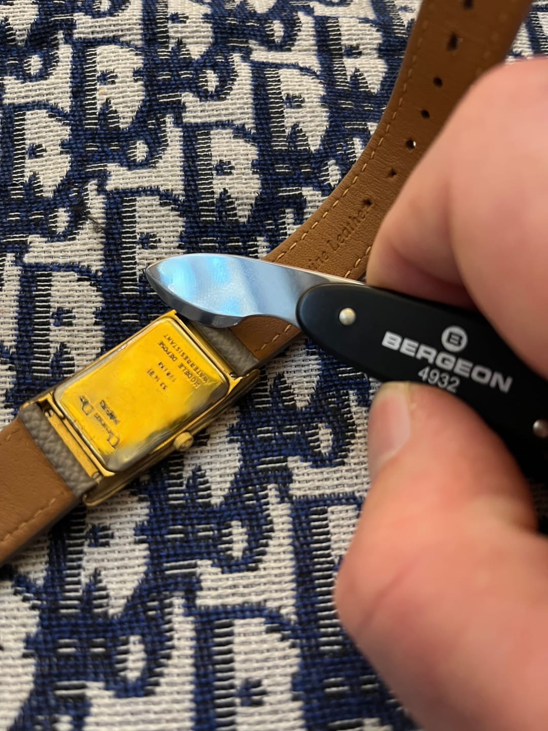 Customer photo review of Abre-caja Bergeon x Victorinox 4932 Case Opener Knife Swiss Made