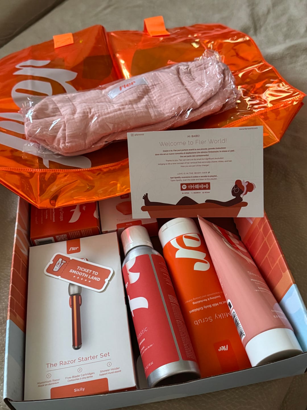 Customer photo review of Gift - Vanity Case