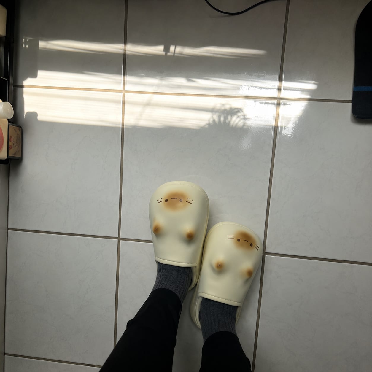 Customer photo review of Pantuflas con Huellita de Gatito