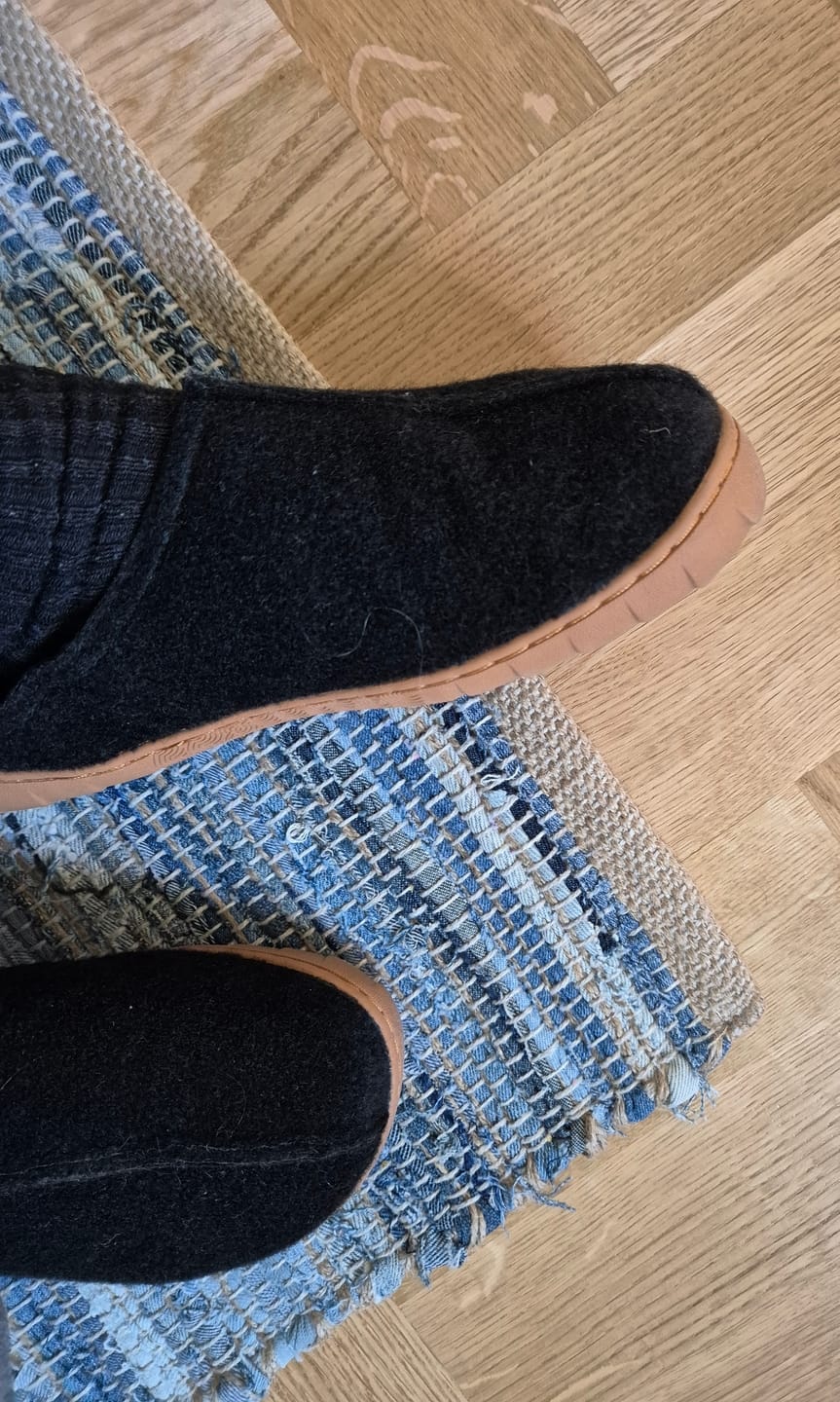 Customer photo review of Vaistoa Toive | Felt Barefoot Slippers