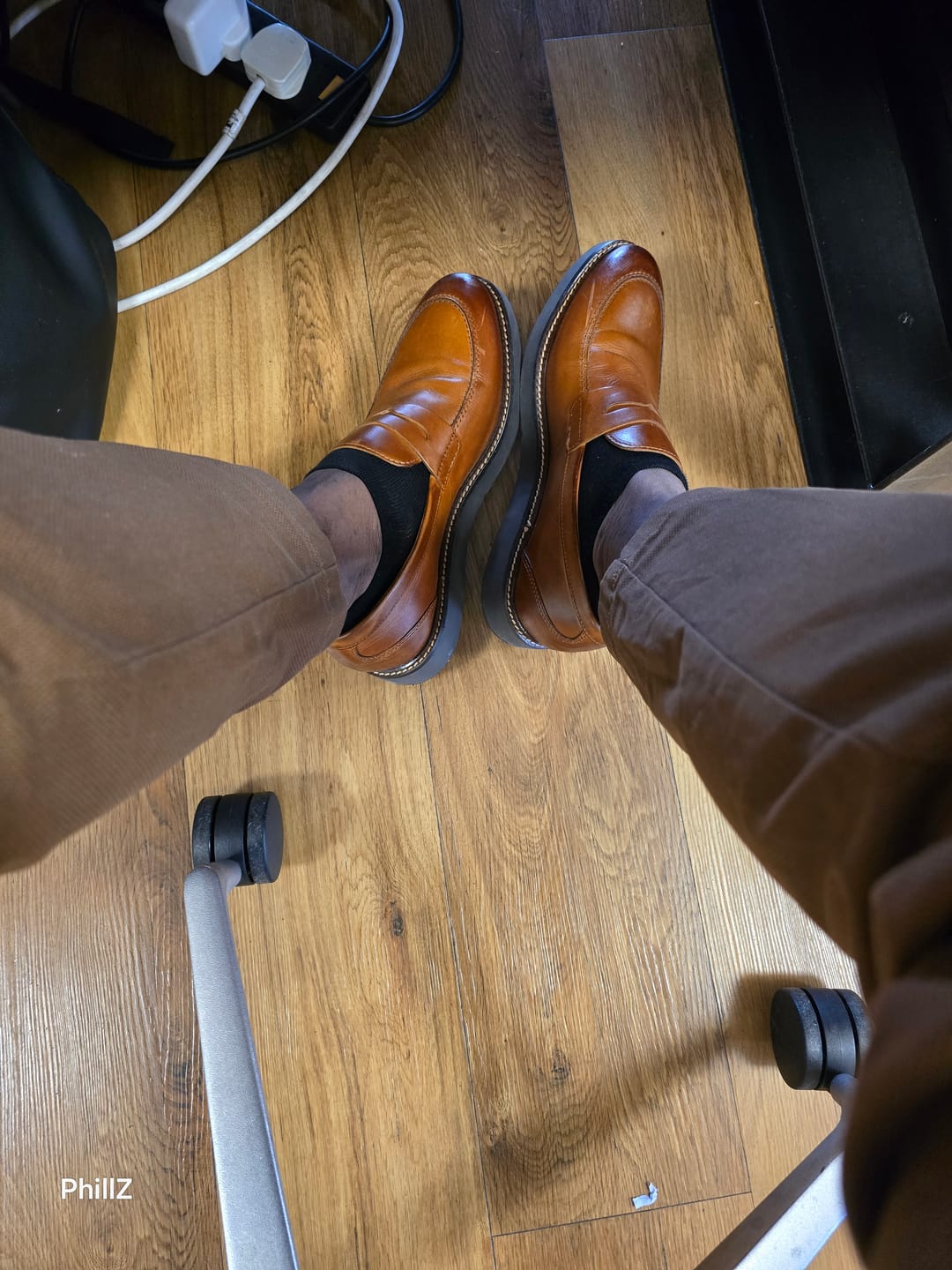 Customer photo review of Sid Washed Loafers Tan